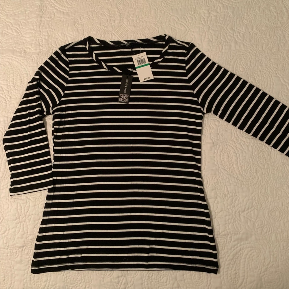NWT!!! Cute 3/4 sleeve tee in Black/ White stripe Size L